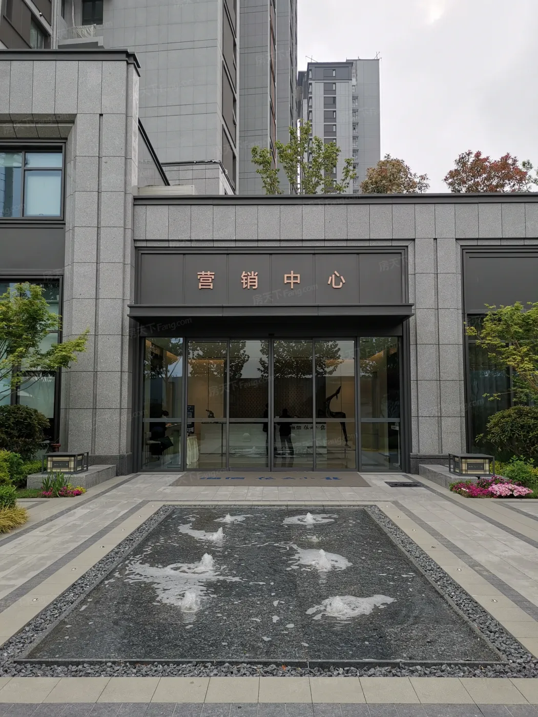 海信依云小镇格林山海准现房实景热销中