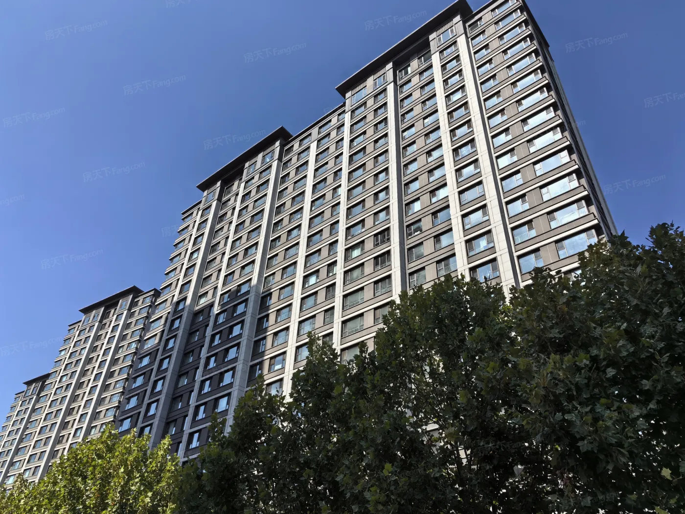 海信依云小镇格林项目在售现房住宅及瞰海公寓