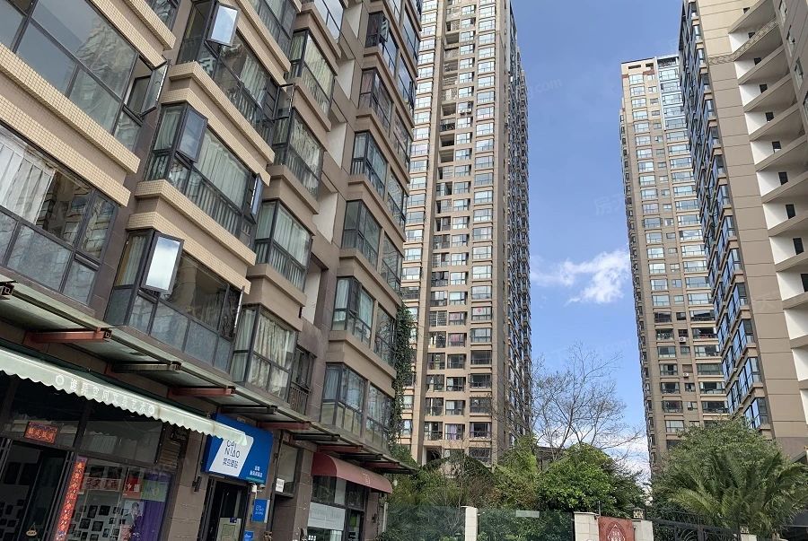 版筑翠园小区精装三居房东娃娃出国急售,昆明五华虹山片区版筑翠园