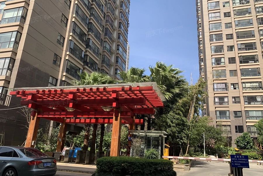 版筑翠园小区精装三居房东娃娃出国急售,昆明五华虹山片区版筑翠园