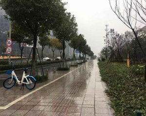 南部商务区精装修三房,楼层好,采光足,得房率高,