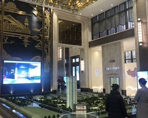朗基紫境东来4室2厅东南