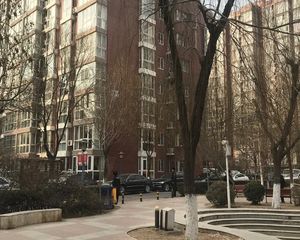 彩虹城三区1室1厅西北