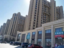 此房是北区很合适一套,三室两厅两卫,耳朵户型