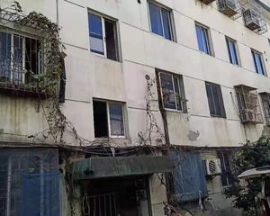 南北通低楼层适合自住老小区少有户型诚心卖