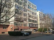 金沟寨 低楼层打头房 位置好区府单位房