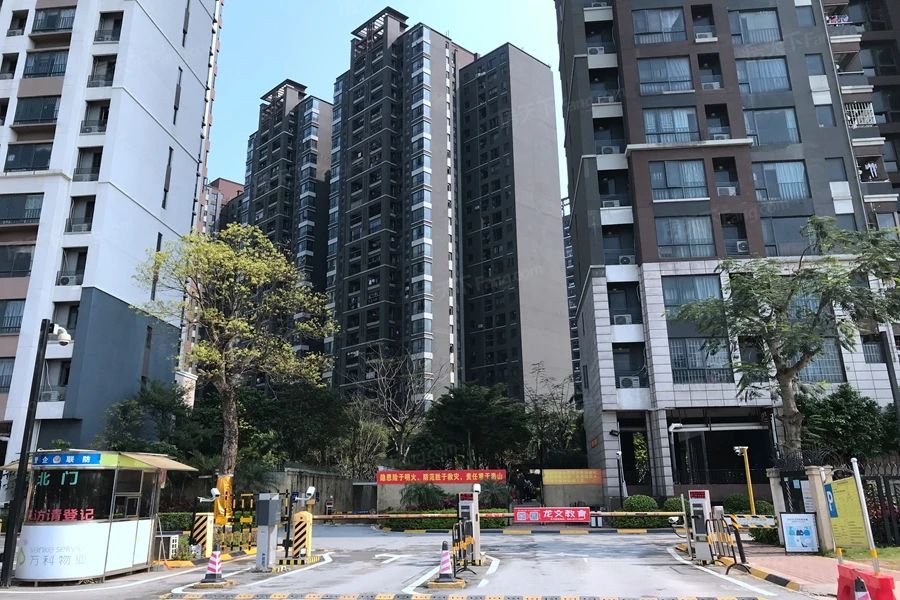 万科沁园(业主急售)送车位 三房两卫 南向,佛山顺德伦教万科沁园二手