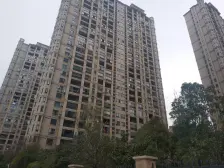 新装修 大3房2卫 一梯一户 诚心出售