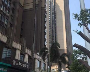 小区C位,中高层,东南向,房子保养好,业主诚心出售