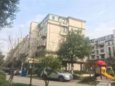 世茂御珑墅四室三厅,独门独户,带200平米大花园