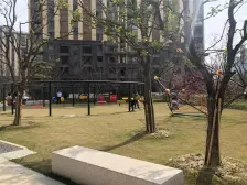 毛坯空置 看房方便 低楼层上下楼方便 周边配套成熟