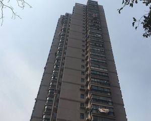 南钢大厦 装修好,环镜优美 近地铁 视野好,诚心出售