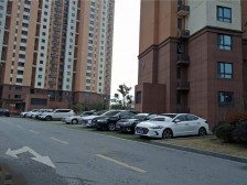 清水毛坯,房东诚意出售,位置好!