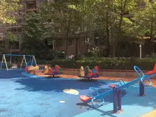 东海银湾 两梯两户 精装修南北对流 带两个车位出售