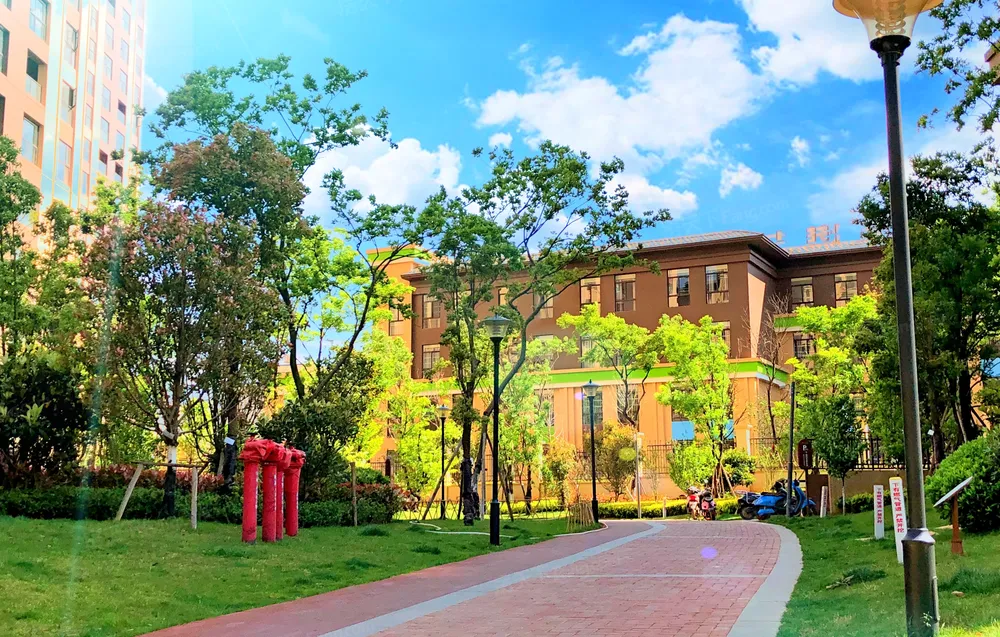 首付10万起 即可获得精装板房 送70年产权车位周边商圈成熟