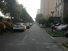 小区交通便利,楼间距宽,配套齐全,步行可以到地铁站