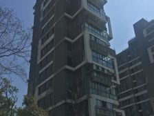 房子满五年,楼层高,装修保养的好,可以拎包入住