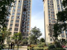 房子装修te别好,一眼看中的那种,得房率fei常高