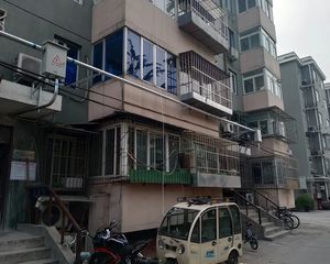 东高地万源南里低楼层满五年唯一三居室