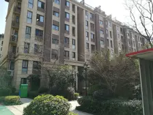 满五税费少 带地下室和花园 得房率高