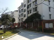 此房满五,简装但是装修很好可以拎包入住。