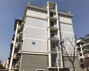 西湖新村 带车棚 交通便利 适合居住 诚心卖