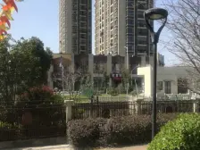 汇金路地铁口一楼复地下室全屋精装实用面积巨大的房子