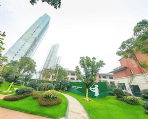 高铁西精装小高层两梯四户四房两厅两卫