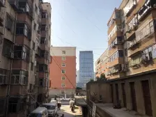 非顶,二七万达隔壁,南北通透三房.带车棚