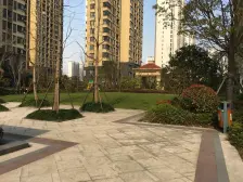 带地下产权车位,满五年,3年精装修拎包入住,中间楼层诚心出售