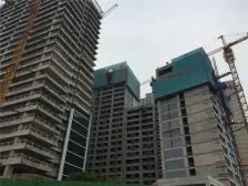 房子紧靠着经十路沿线,近地铁、公交站、交通方便