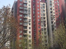 四方景园三区精装两居室,正对小区不临街。