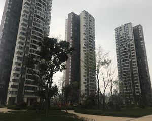 合能珍宝琥珀3期3室1厅东南
