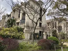 3个车位,电梯次新房别墅,带花园带上3层上叠,费用可谈0.8