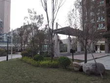 南关 有电梯 近地铁 双卫 楼龄新 交通便利 正规商品房