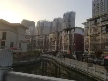 象湖联排独栋别墅,得房率高上下四层,有院子