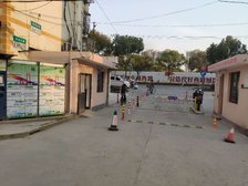 近地铁小区一室一厅,中间楼层居家装修,拎包入住。