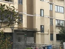 此房有电梯,近地铁(900米),户型方正