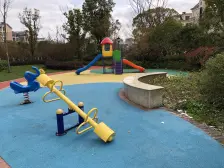 使用面积400多平,上下三层,有3个车位,费用可谈到0.8.