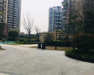 保利创智锦城1室1厅东南