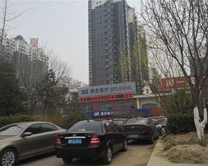 此房业主诚心出售,阳光充足。前后无遮挡