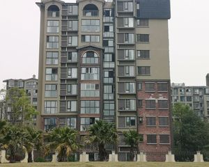 新希望皇冠国际4室1厅东南