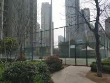 业主诚心出售,价格可以沟通,三房客厅带阳台,满五