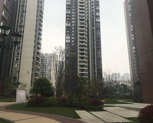 合能珍宝琥珀3期3室2厅东