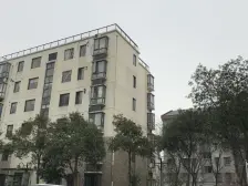 满五年大三房 中楼层,空间开阔 一梯两户 空置