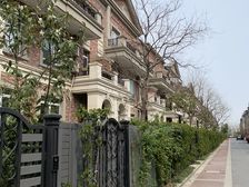 精装修联排东边套南北进门拎包入住诚意出售