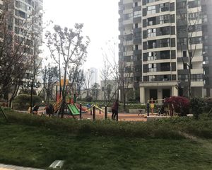 合能珍宝琥珀3期3室1厅东北南