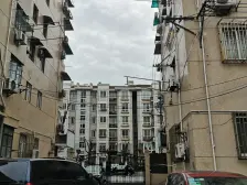 房子是朝南一室一厅,采光好,满五年,保养得不错