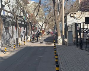 灯市口地铁站 甘柏小区 已改造 低楼层南北两居 出门步行街