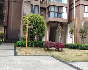 地铁首座3室1厅东南